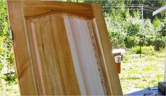 Покрытие лаком деревянной двери