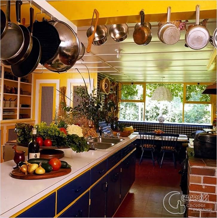 Балки можно использовать для подвешивания посуды на кухне