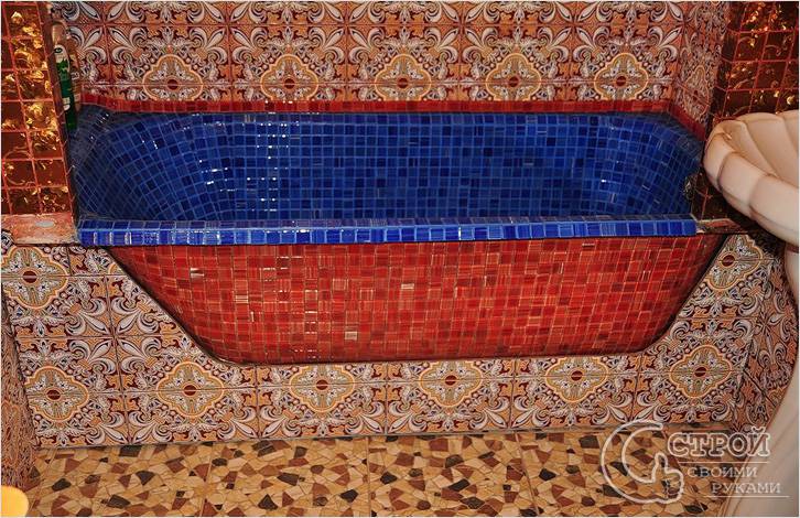 Ванна, выложенная мозаикой